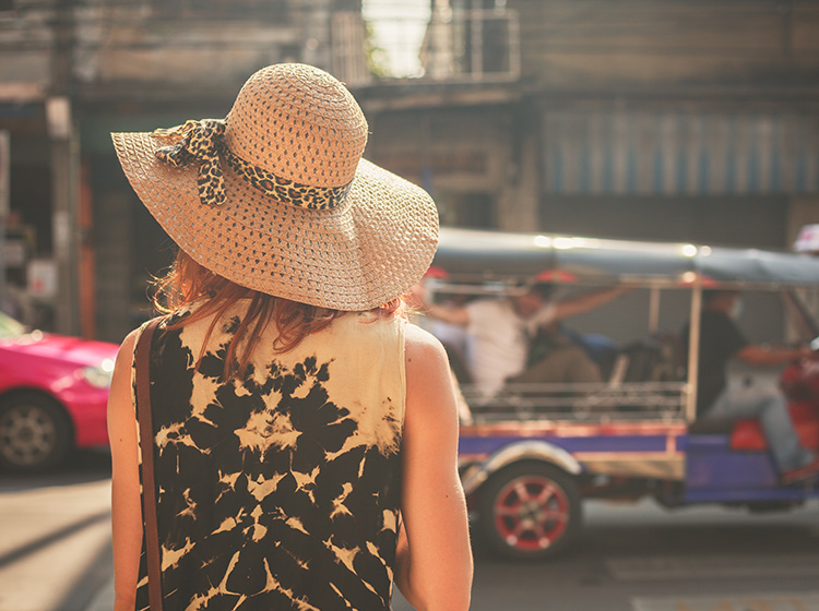 female traveller alone