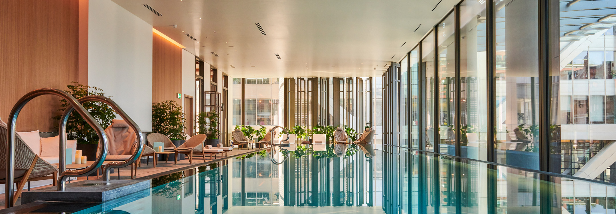 Infinity pool at Pan Pacific London