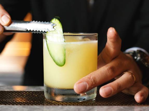 <p>Start your week right with selected house pours at<br />
$5++ from 9.00pm – 12.00am</p>
<p>Enjoy selected house pours at just $5++, including favourites like Gin &amp; Tonic, Vodka Orange, Rum Coke, Pineapple Tequila, and Whisky Dry. <br />
</p>
