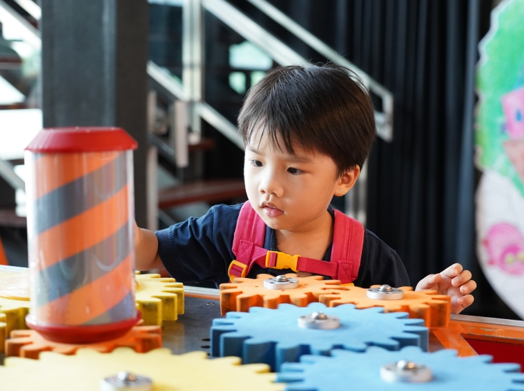 kid at science center