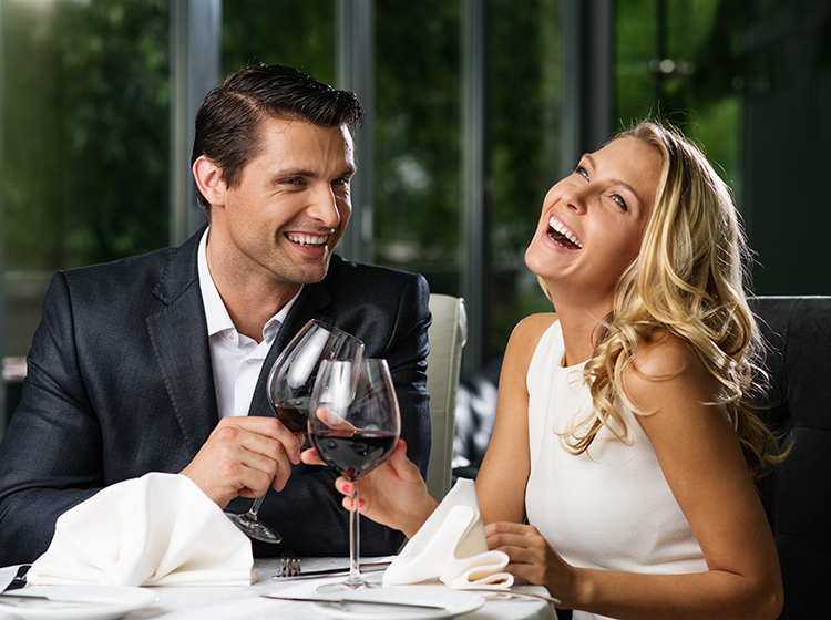 couple restaurant date