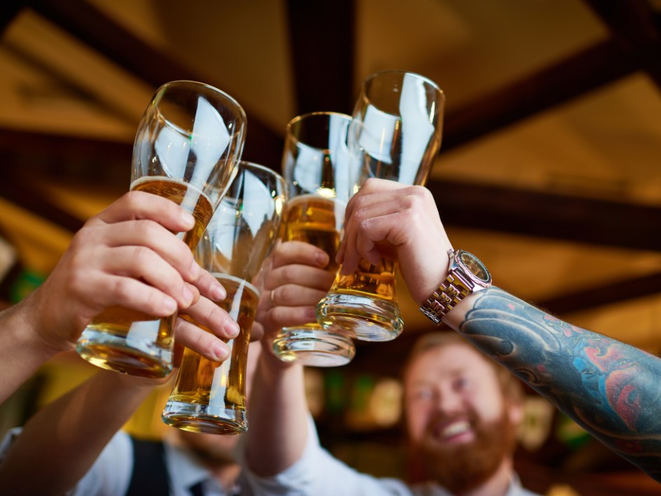 <p>毎日19時から21時まで、ハッピーアワーを実施しています。すべての生ビール、ハウスワインの赤＆白、スピリッツの中から、1杯のご注文で2杯目が無料です。<br />
</p>
