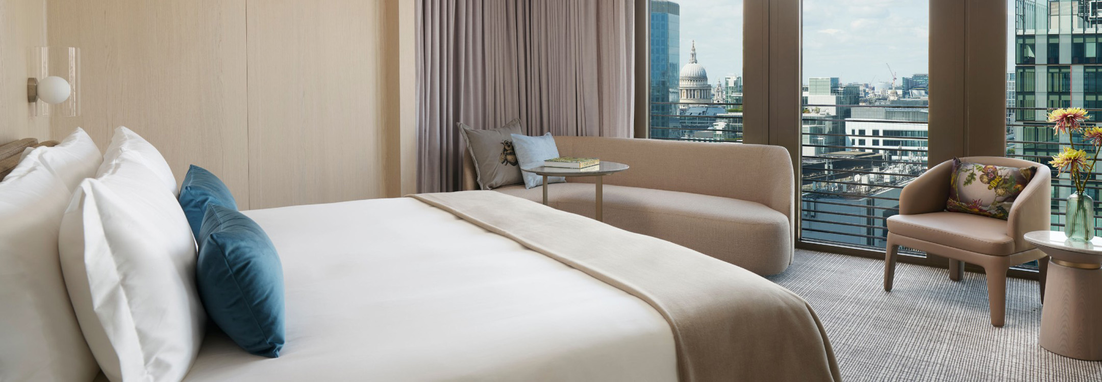 Deluxe City View Room at Pan Pacific London