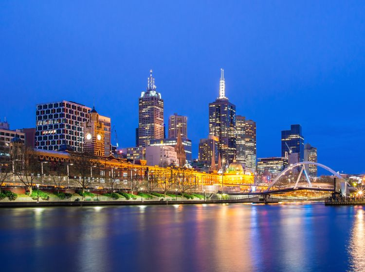 night view of the yarra river and melbourne skyline