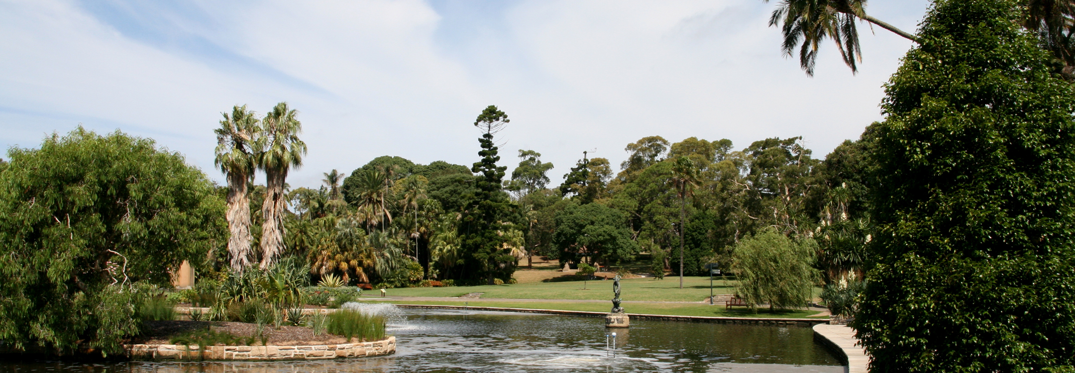 a boat tour and picnic at the melbourne royal botanic gardens